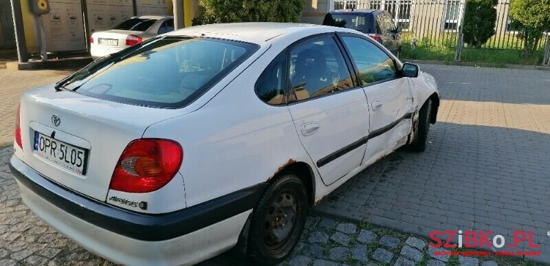 2000' Toyota Avensis photo #5