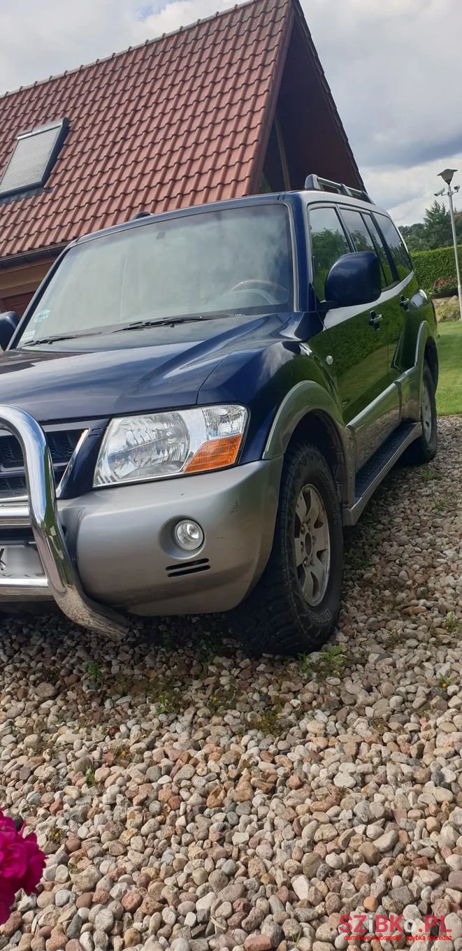 2004' Mitsubishi Pajero photo #6