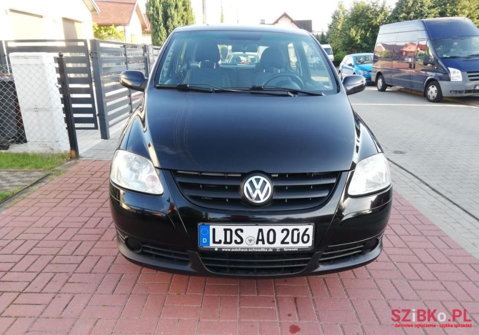 2008' Volkswagen Fox photo #3