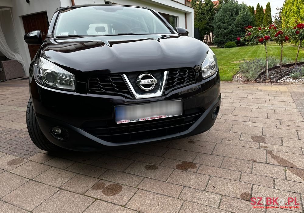 2010' Nissan Qashqai 2.0 4X4 Tekna photo #2
