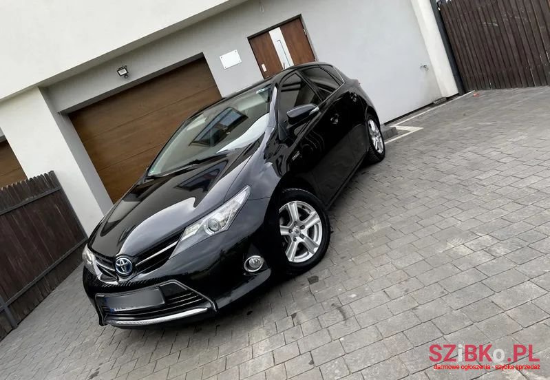 2013' Toyota Auris photo #1