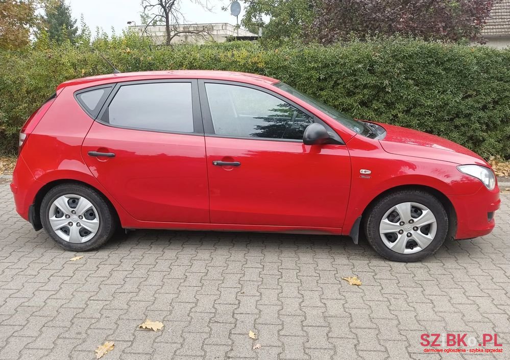 2010' Hyundai i30 1.4 Base photo #4