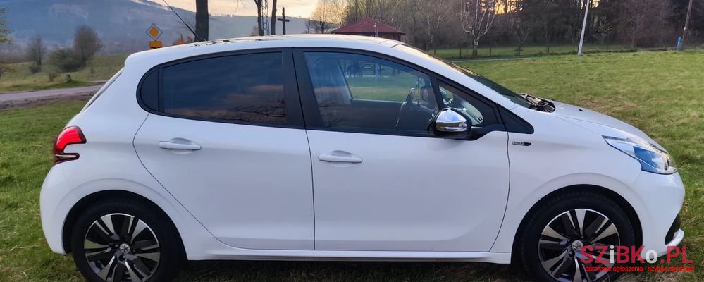 2016' Peugeot 208 82 Vti Style photo #3
