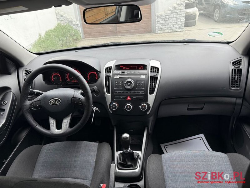 2010' Kia Proceed photo #5