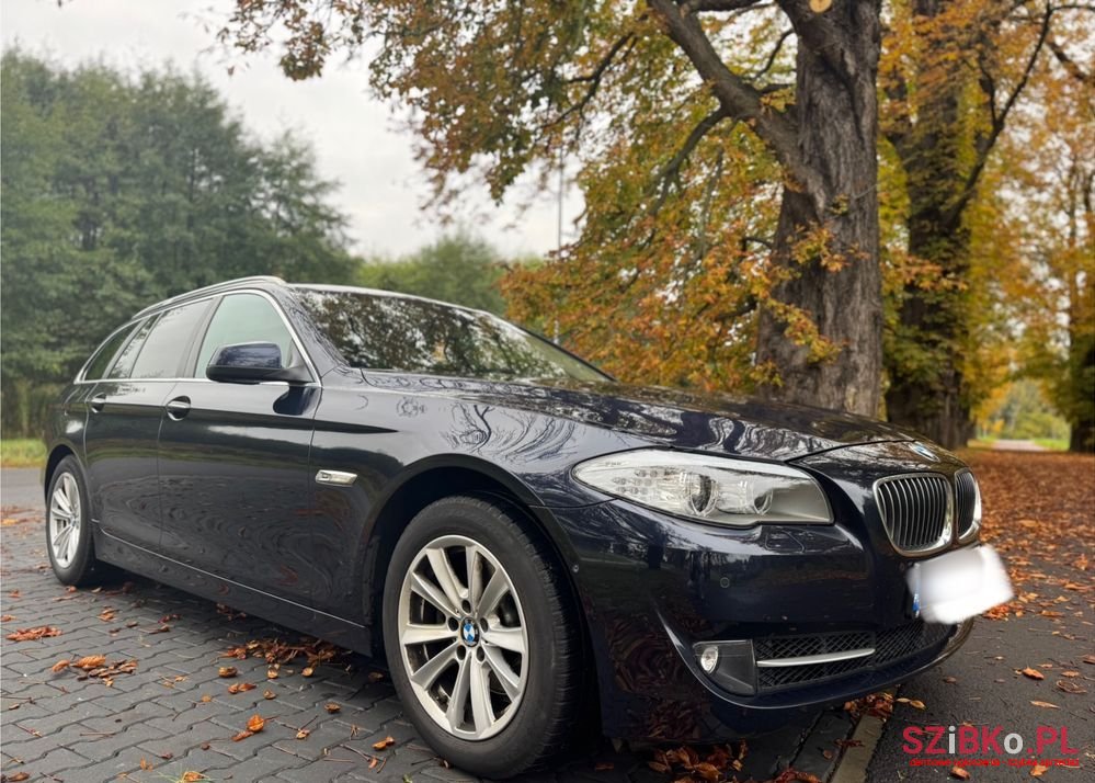 2011' BMW 5 Series photo #1