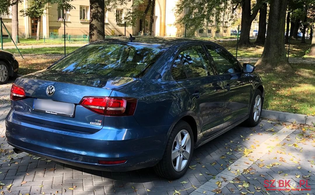 2016' Volkswagen Jetta photo #2