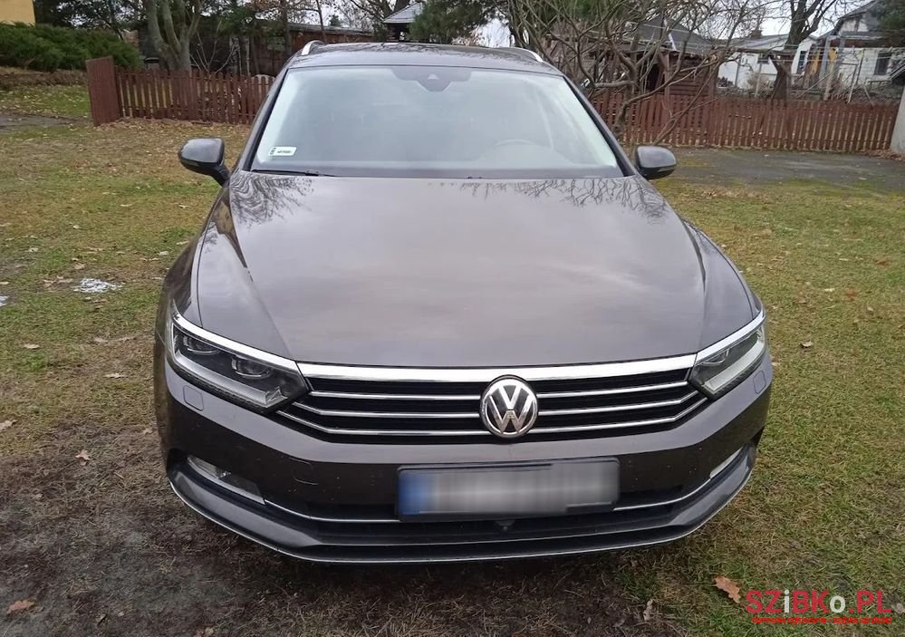 2016' Volkswagen Passat photo #3