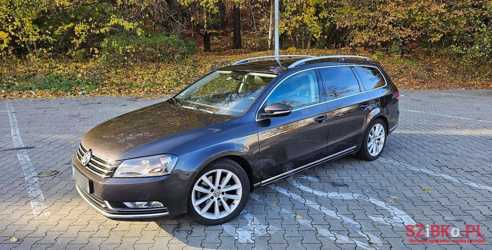 2011' Volkswagen Passat photo #1