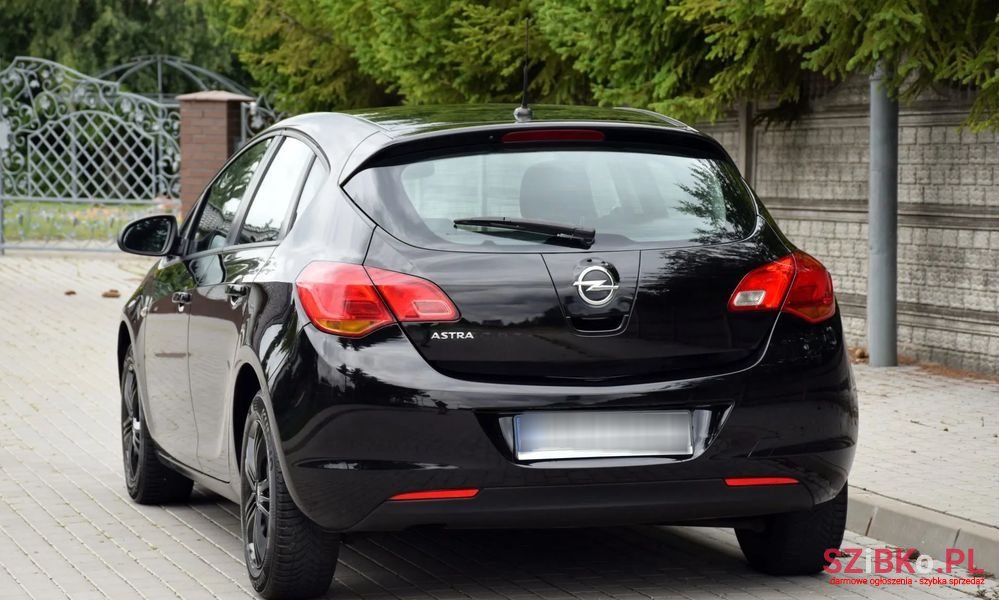 2010' Opel Astra Iv 1.6 Edition photo #4