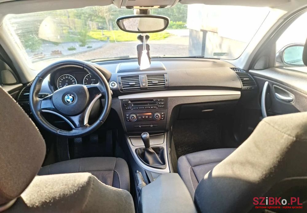 2008' BMW 1 Series 116I photo #5