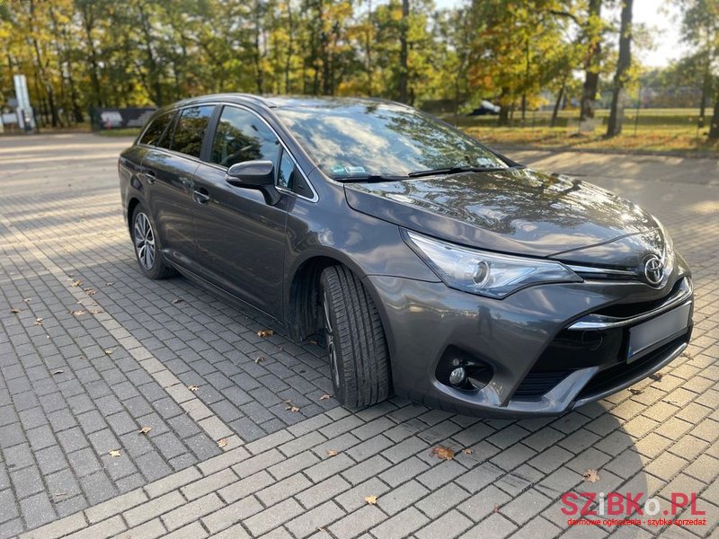 2015' Toyota Avensis 2.0 D-4D Premium photo #4