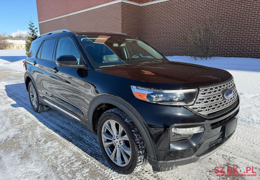 2020' Ford Explorer photo #2
