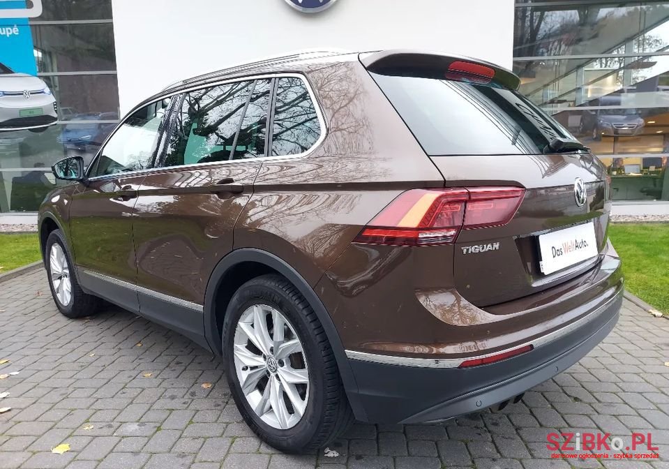 2016' Volkswagen Tiguan photo #4