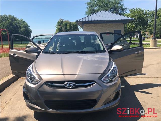 2017' Hyundai Accent photo #3