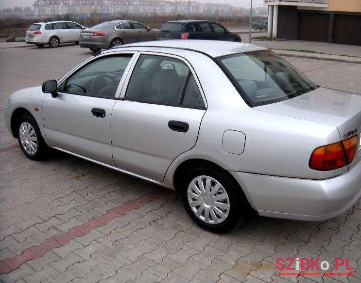 1997' Mitsubishi Carisma photo #1