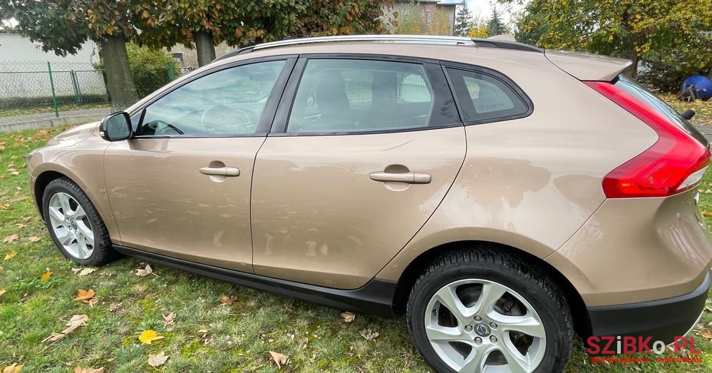 2015' Volvo V40 Cross Country photo #4