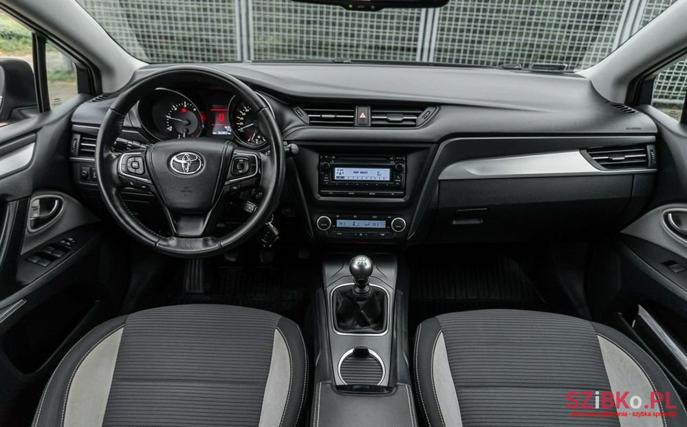 2016' Toyota Avensis photo #5