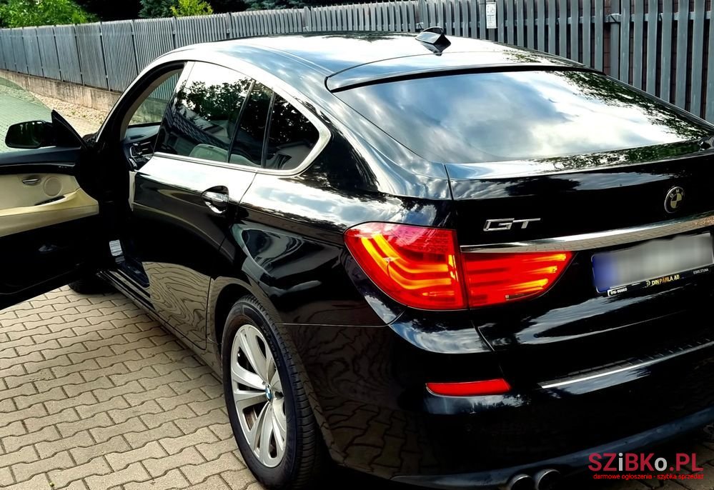 2011' BMW 5 Series photo #1