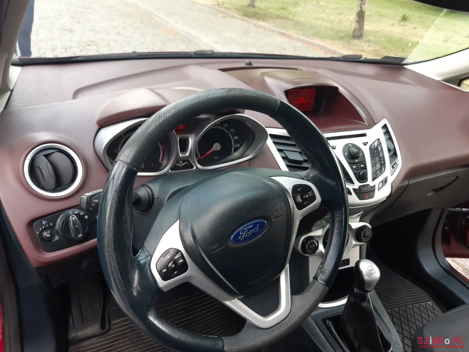 2009' Ford Fiesta photo #6