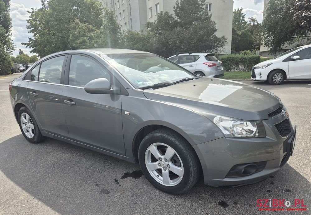2009' Chevrolet Cruze 1.6 Base photo #2