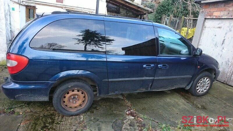 2002' Chrysler Grand Voyager photo #3