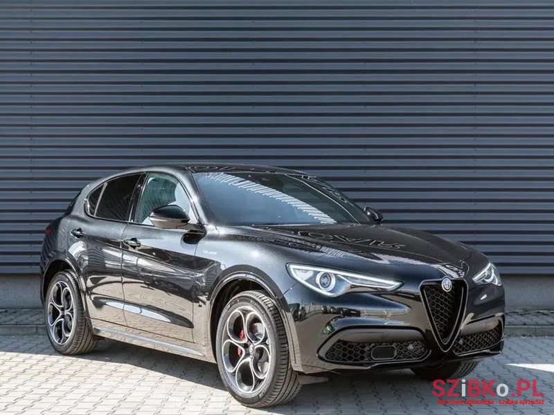 2022' Alfa Romeo Stelvio photo #2