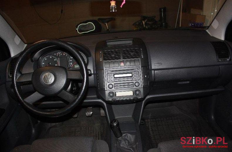 2004' Volkswagen Polo photo #3