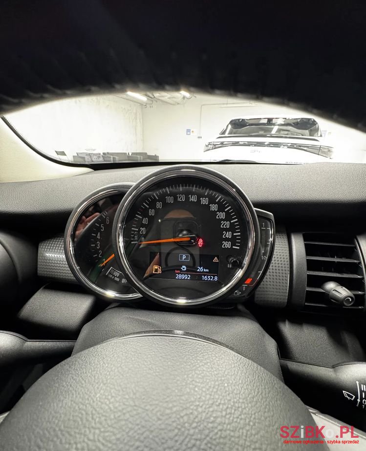 2020' MINI Cooper Standard photo #2