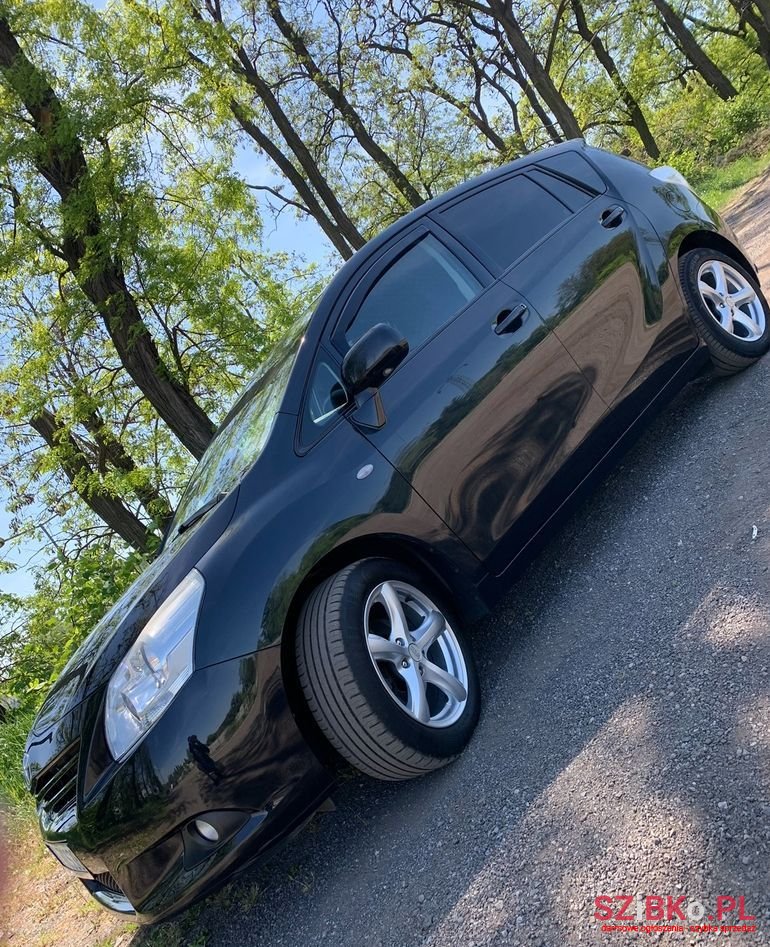 2011' Toyota Verso 1.6 Premium photo #3