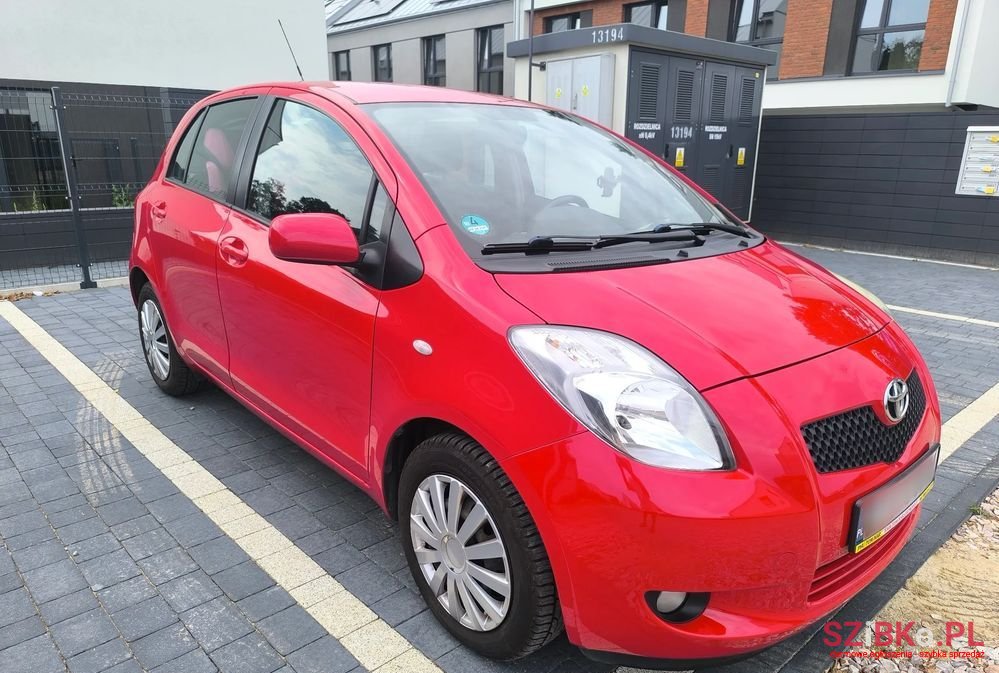 2008' Toyota Yaris 1.3 Vvt-I Sol photo #3