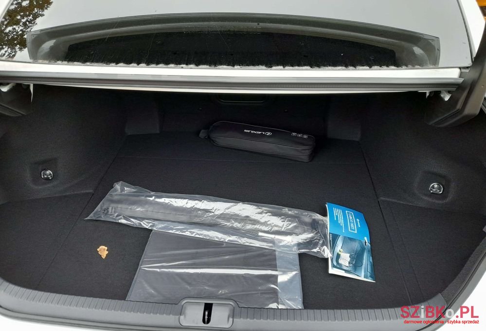 2024' Lexus ES photo #5