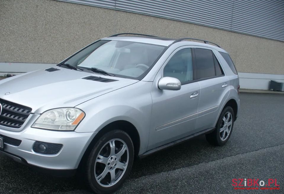 2008' Mercedes-Benz Ml photo #2