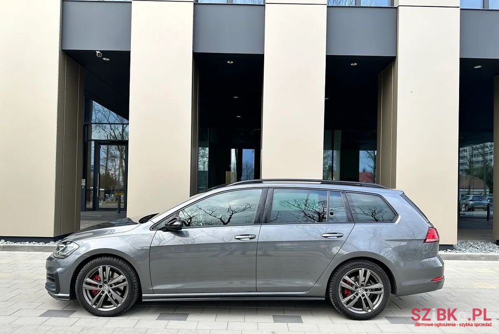 2017' Volkswagen Golf photo #4