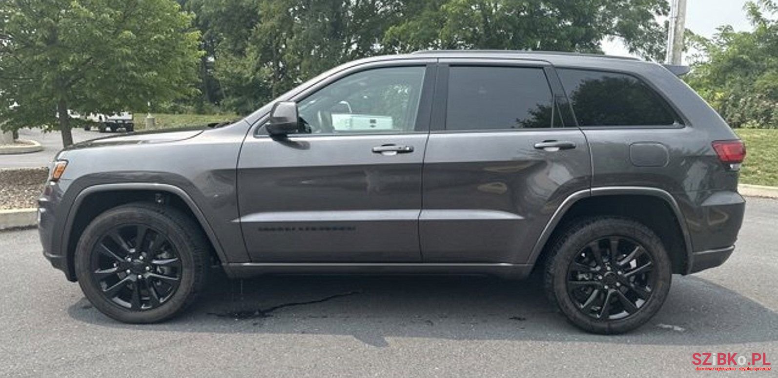 2020' Jeep Grand Cherokee photo #4