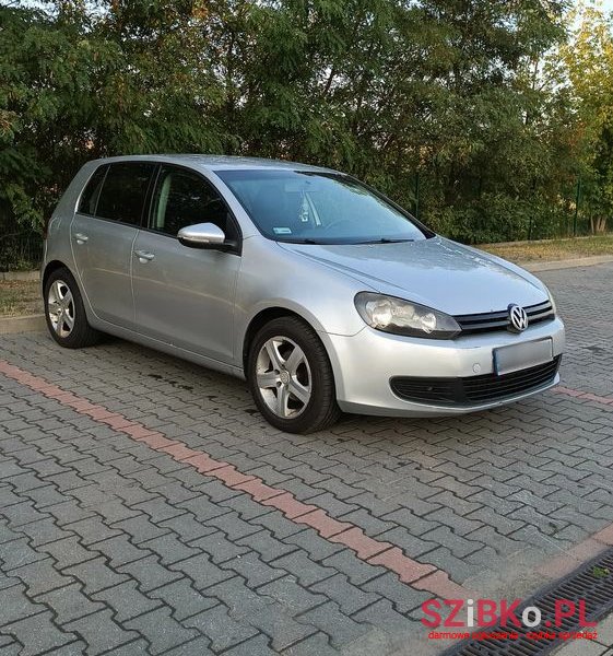 2010' Volkswagen Golf photo #2