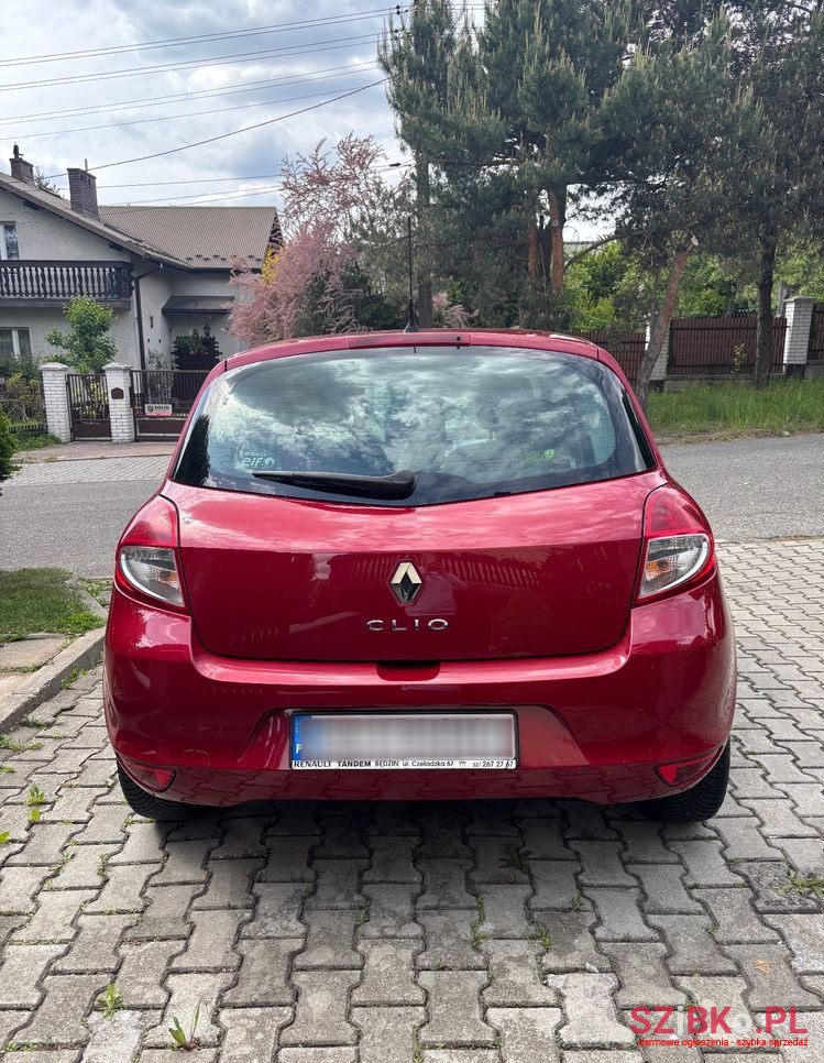 2009' Renault Clio photo #3