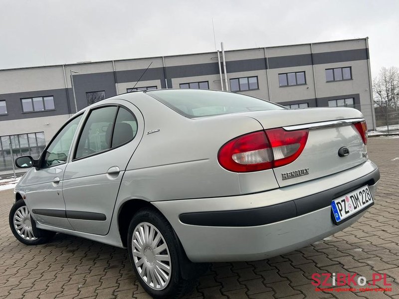 2002' Renault Megane photo #2