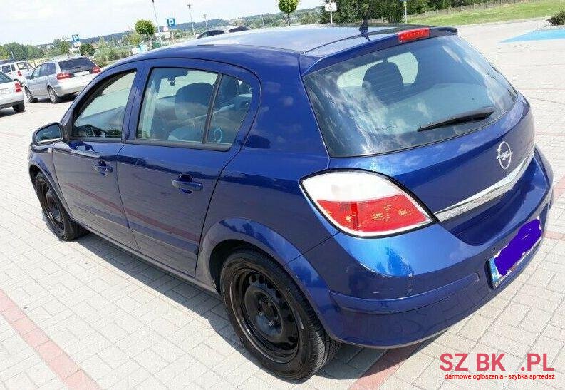 2005' Opel Astra photo #2
