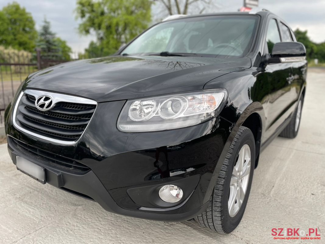 2011' Hyundai Santa Fe photo #3