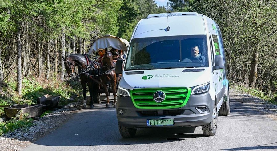 Elektryczne busy do Morskiego Oka coraz popularniejsze. A co z transportem konnym?