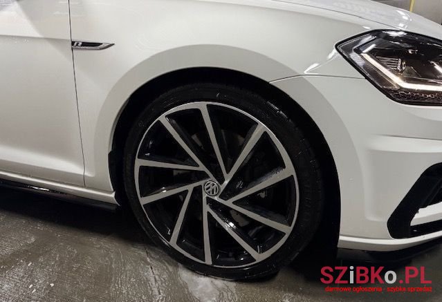 2017' Volkswagen Golf photo #2