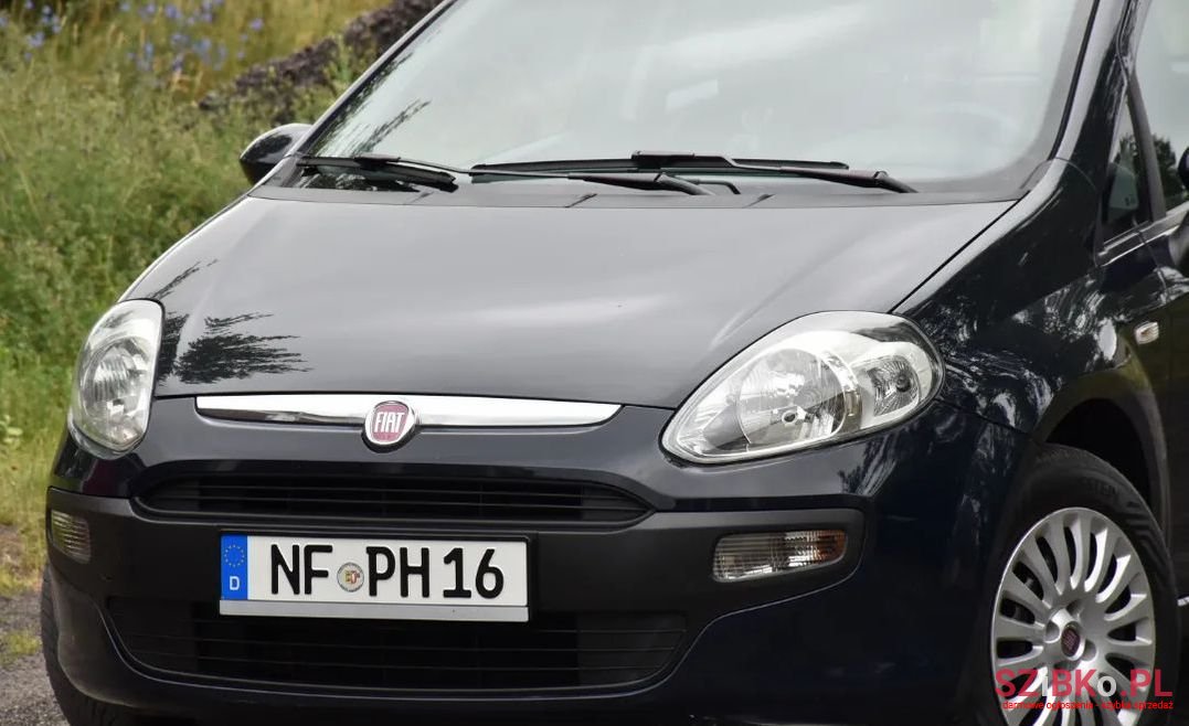 2011' Fiat Punto Evo photo #1