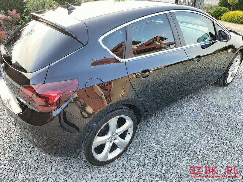 2010' Opel Astra photo #6