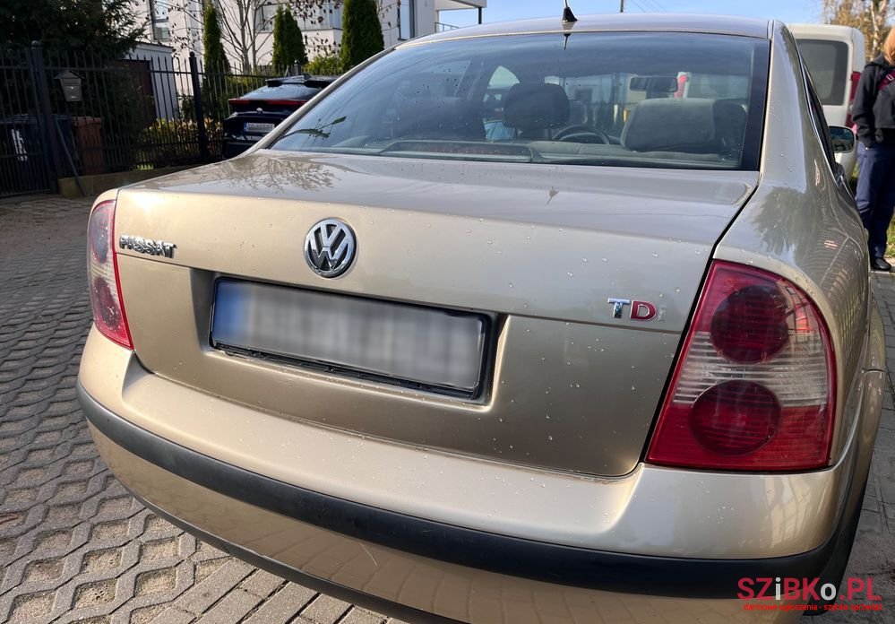 2002' Volkswagen Passat photo #4