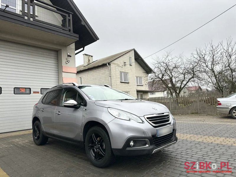 2015' Peugeot 2008 1.2 Pure Tech Active photo #1