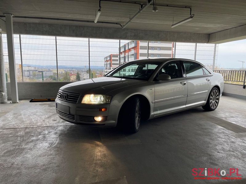 2004' Audi A8 4.2 L Quattro photo #2