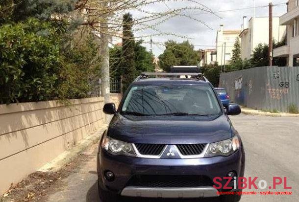 2009' Mitsubishi Outlander photo #2