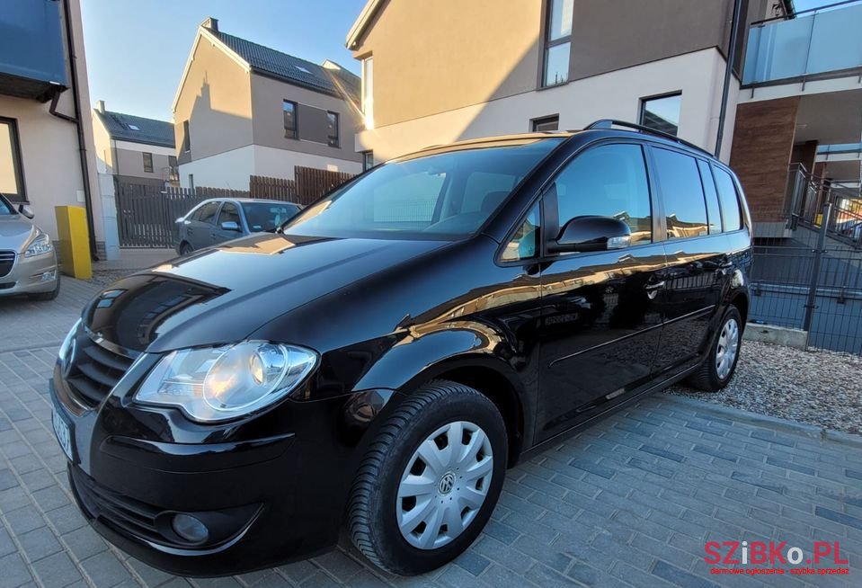 2008' Volkswagen Touran photo #6