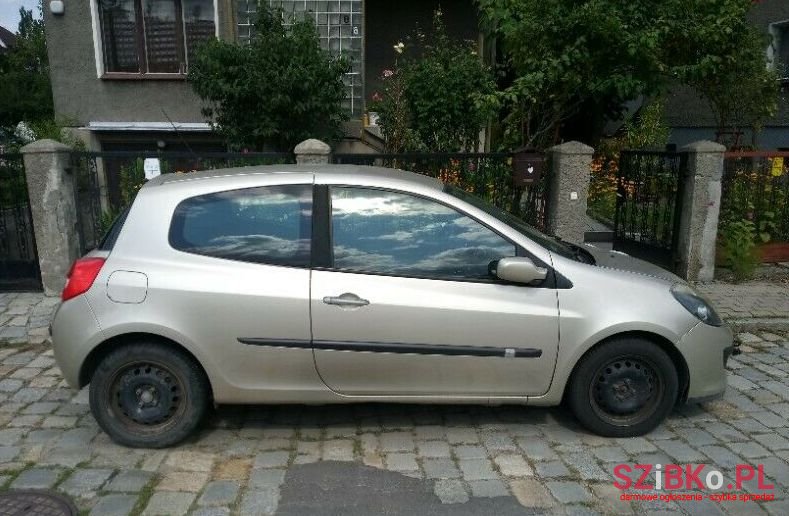 2006' Renault Clio photo #1