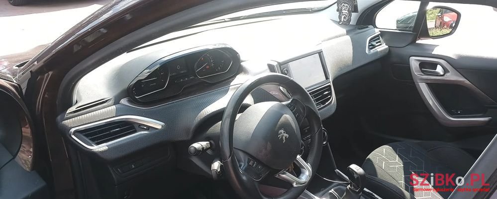 2013' Peugeot 2008 photo #3